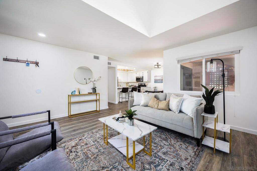 345 N Melrose Dr #G, Vista, CA 92083