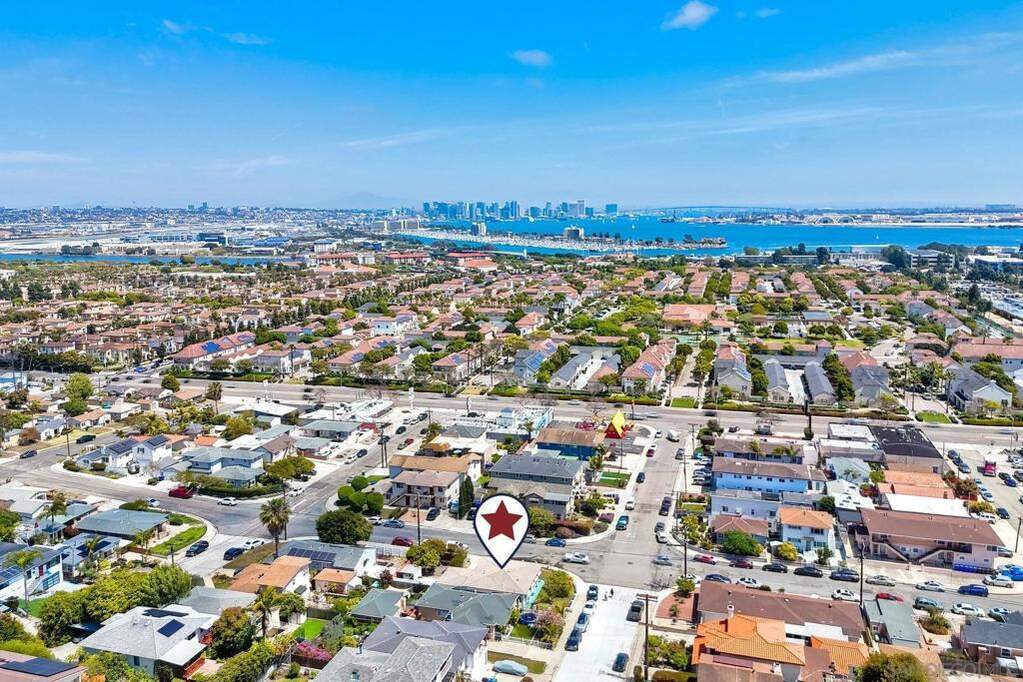 1852 Locust, San Diego, CA 92106