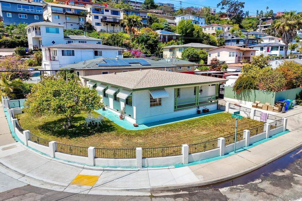 1852 Locust, San Diego, CA 92106