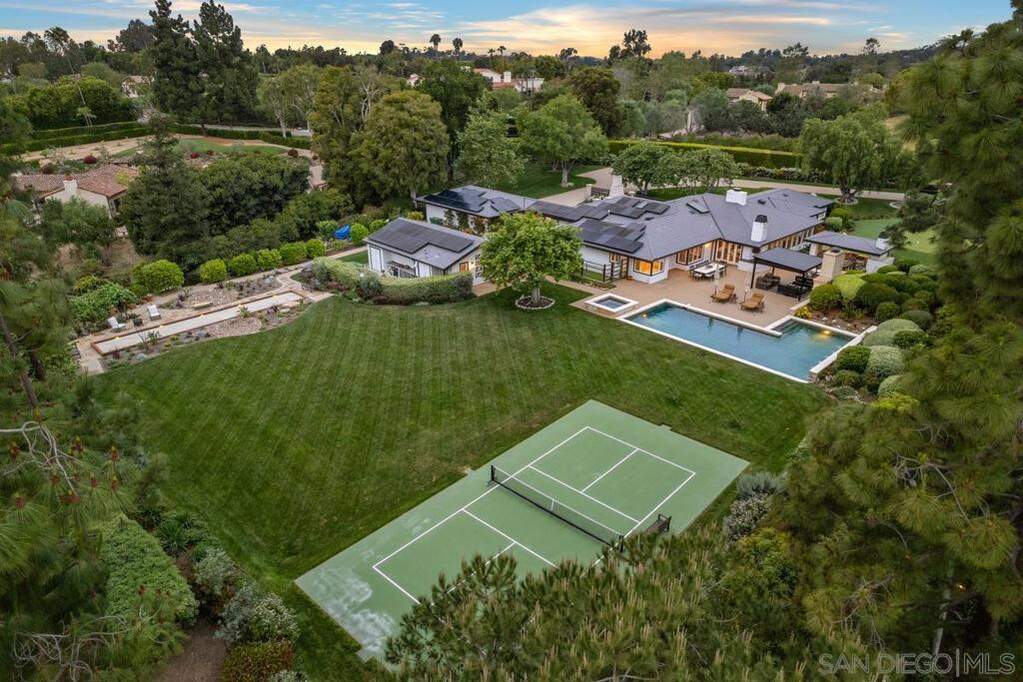 6351 Lago Lindo