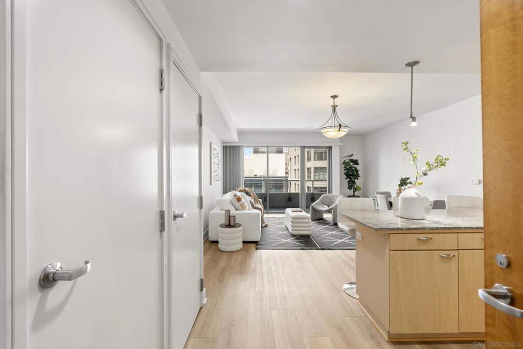 645 Front St #710, San Diego, CA 92101