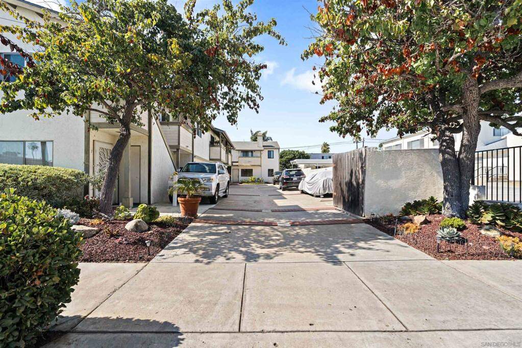 1654 Oliver Ave 6, San Diego, CA 92109 MLS 250041213SD Christie's