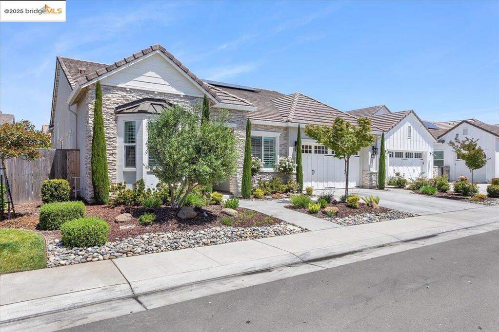 2939 Valencia St, Lodi, CA 95242