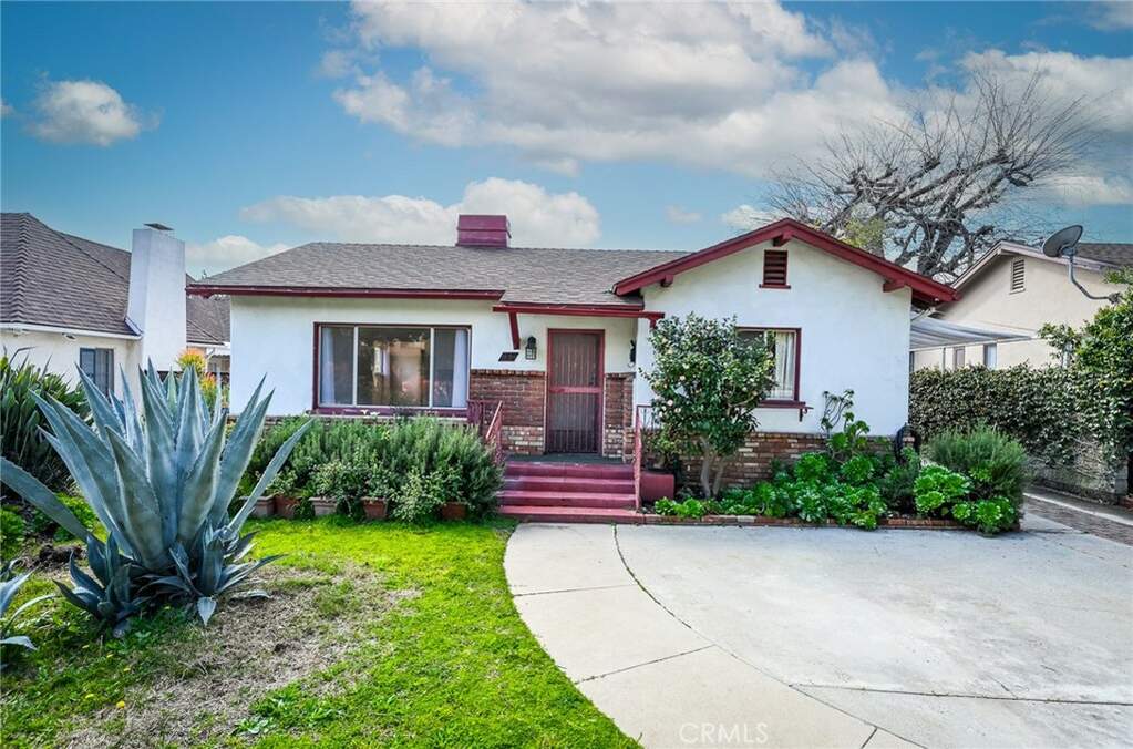96 Arlington Drive, Pasadena, CA 91105