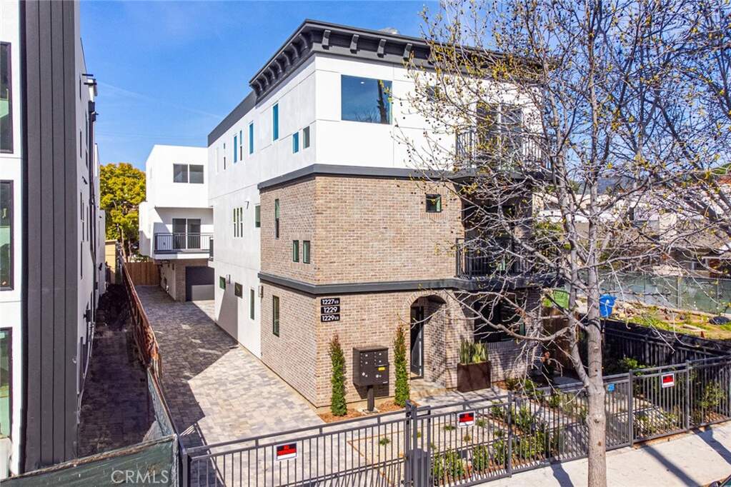 1227 N June Street, Hollywood, CA 90038
