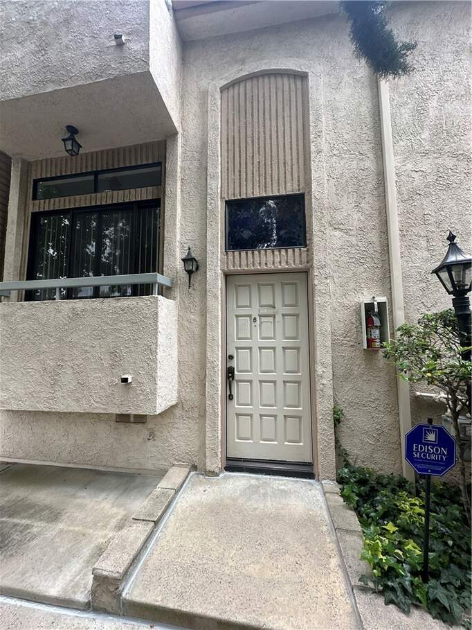 7230 Kelvin Avenue #8, Winnetka, CA 91306
