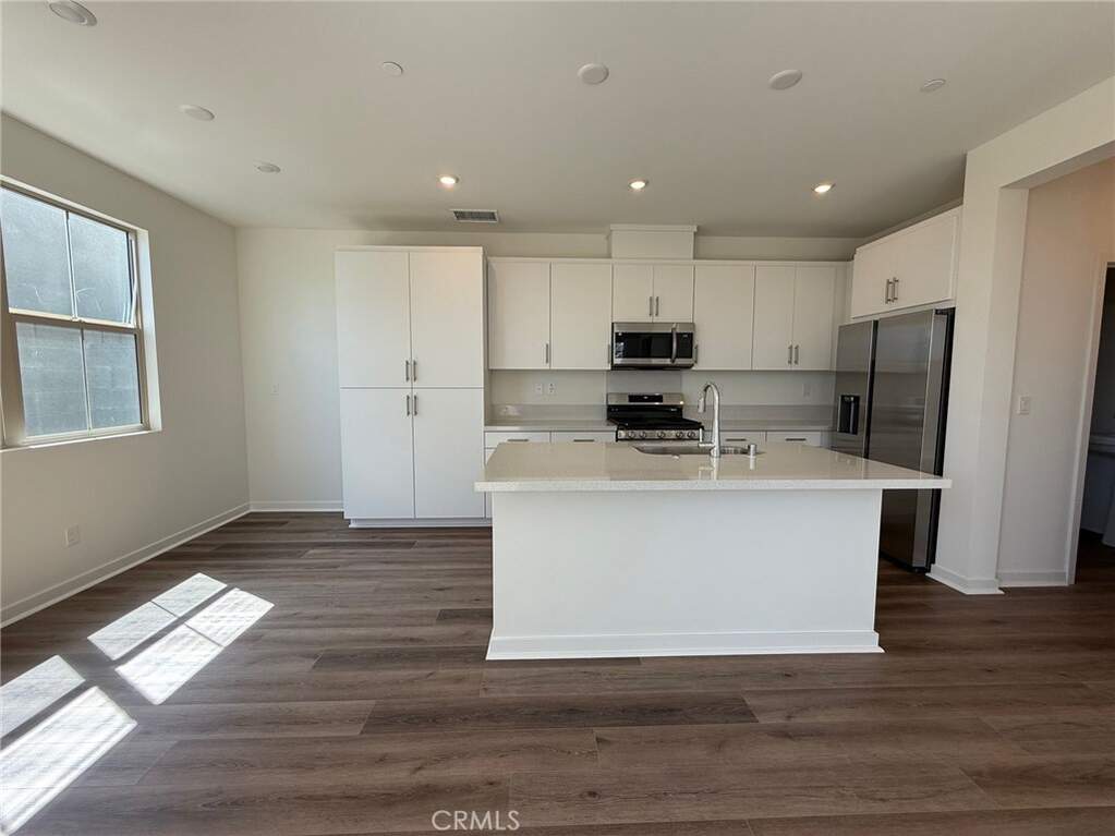 15943 Blue Cooper Way, Fontana, CA 92336