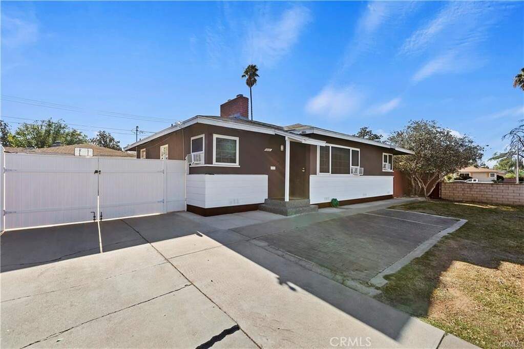 6032 Grand Avenue, Riverside, CA 92504