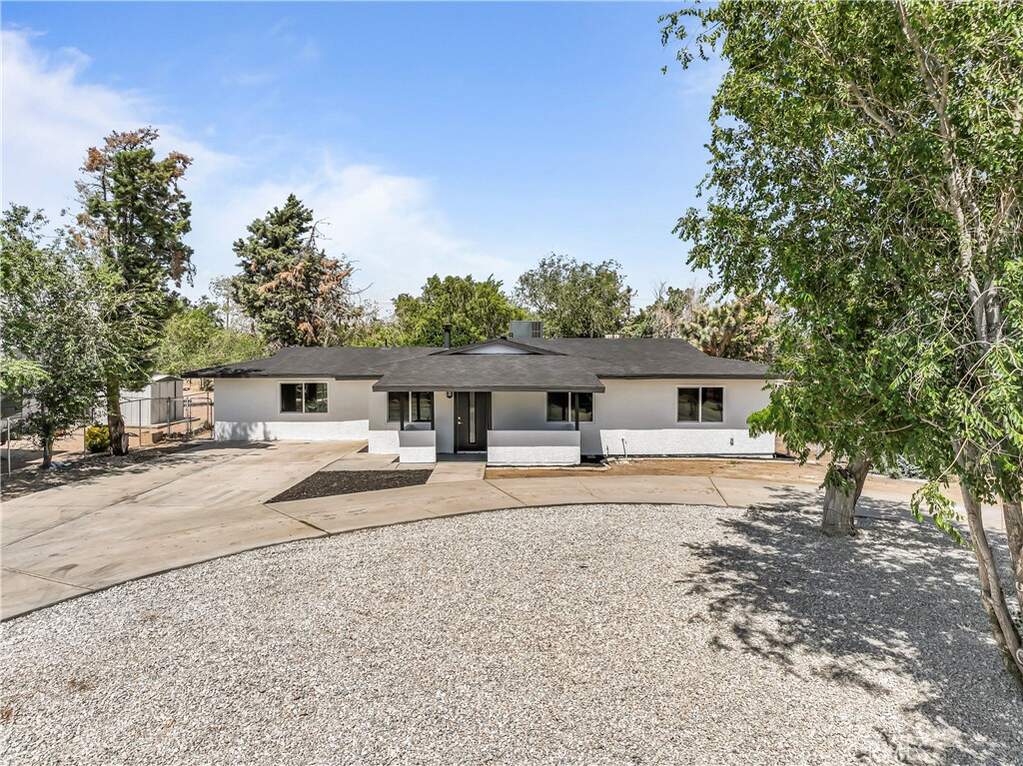10352 Lincoln Avenue, Hesperia, CA 92345