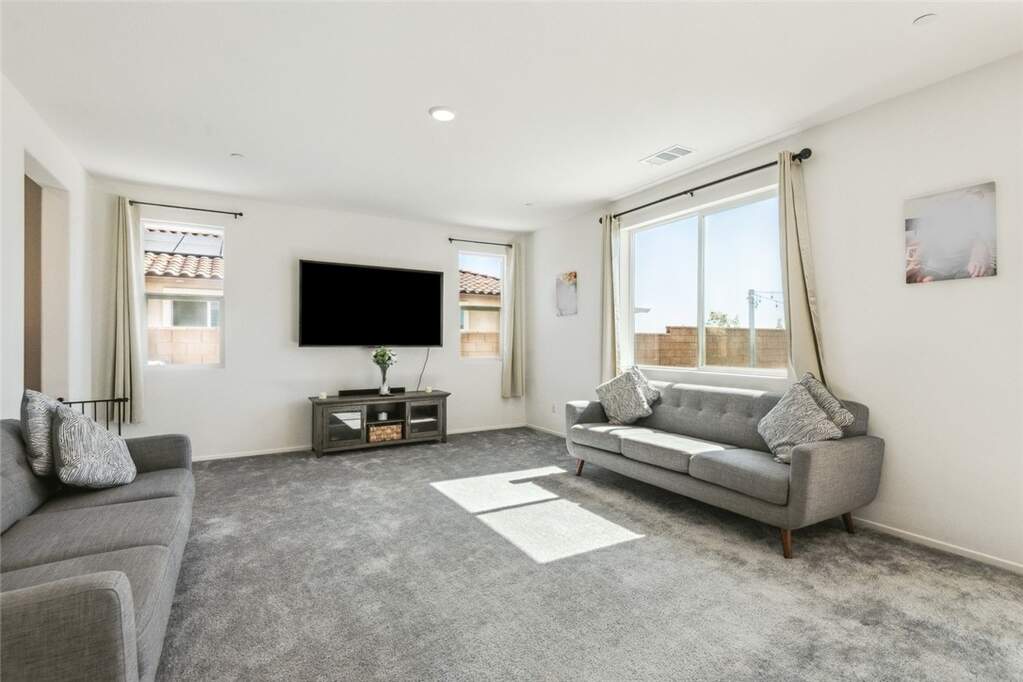 13343 Macaw Place, Victorville, CA 92395