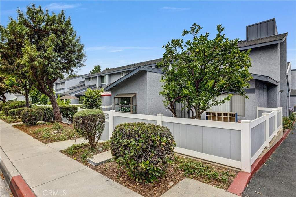 900 W Sierra Madre Avenue #44, Azusa, CA 91702