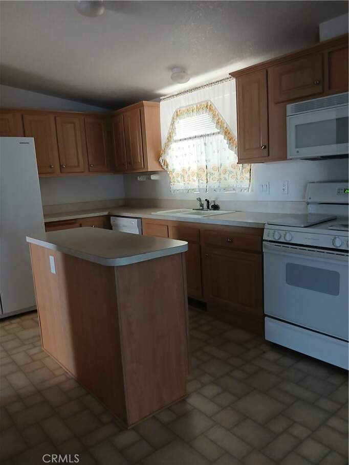 13393 Mariposa Rd Spc 251 Road, Victorville, CA 92395