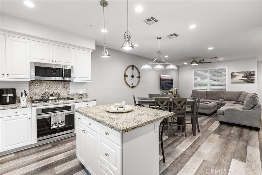 7374 Luminaire Place