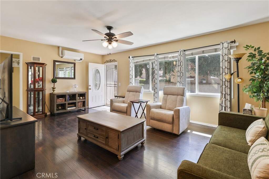 1305 1/2 Santo Domingo