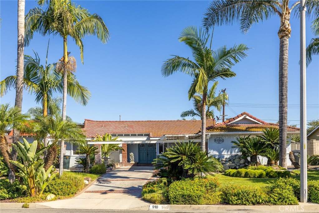 910 S Donna Beth Avenue