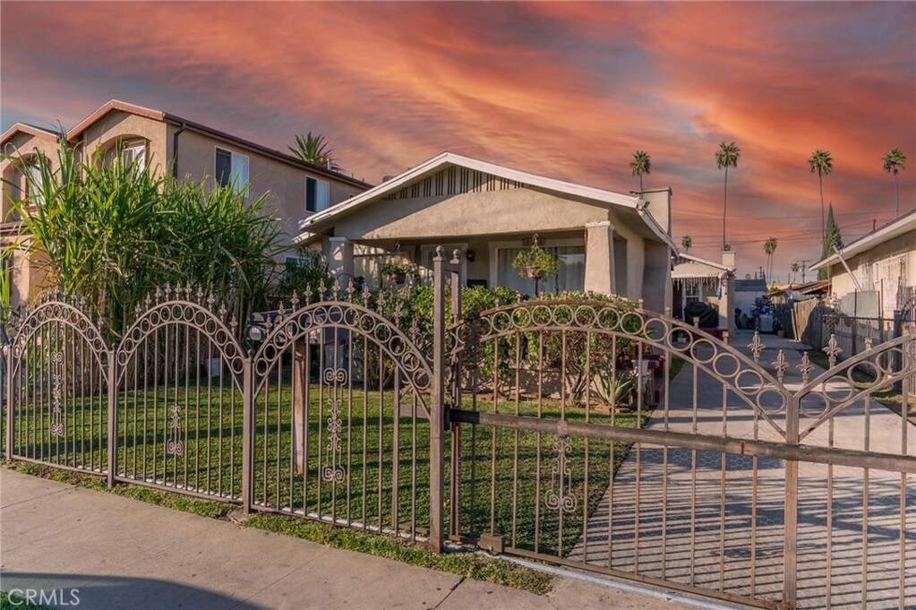 323 W 80th Street, Los Angeles, CA 90003