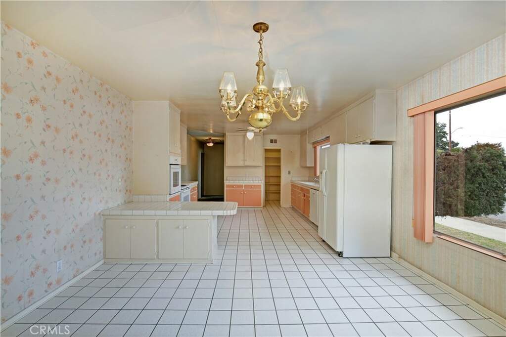 12264 Brookshire Avenue, Downey, CA 90242 | MLS# DW24000234 | Christie ...