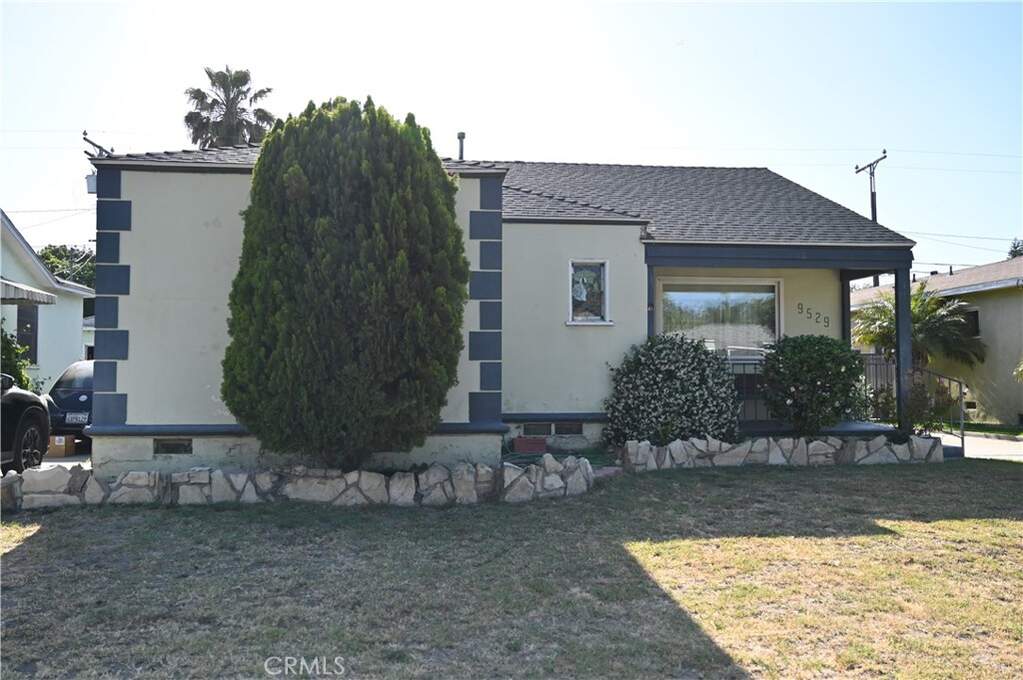 9529 Annetta Avenue, South Gate, CA 90280