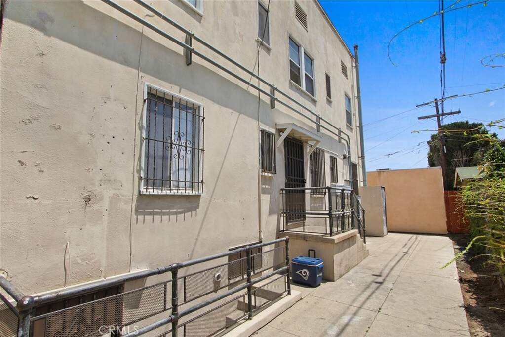 4215 S Kansas Avenue, Los Angeles, CA 90037