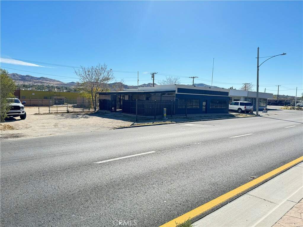 56001 Twentynine Palms, Yucca Valley, CA 92284 MLS EV23212448