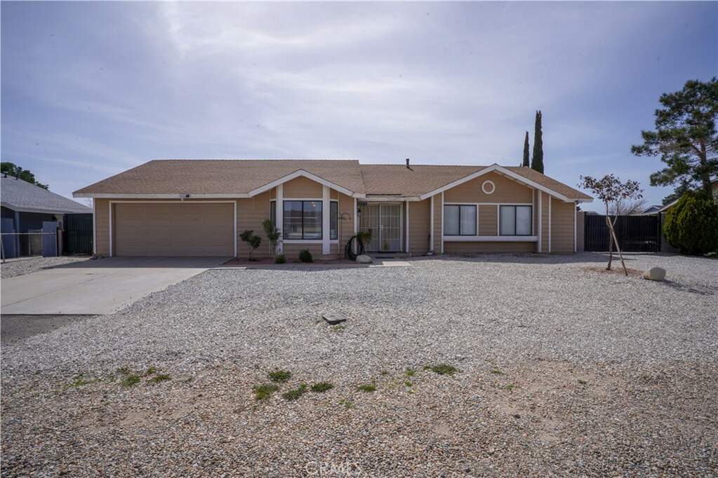 13583 Mount Ranier Way, Hesperia, CA 92345
