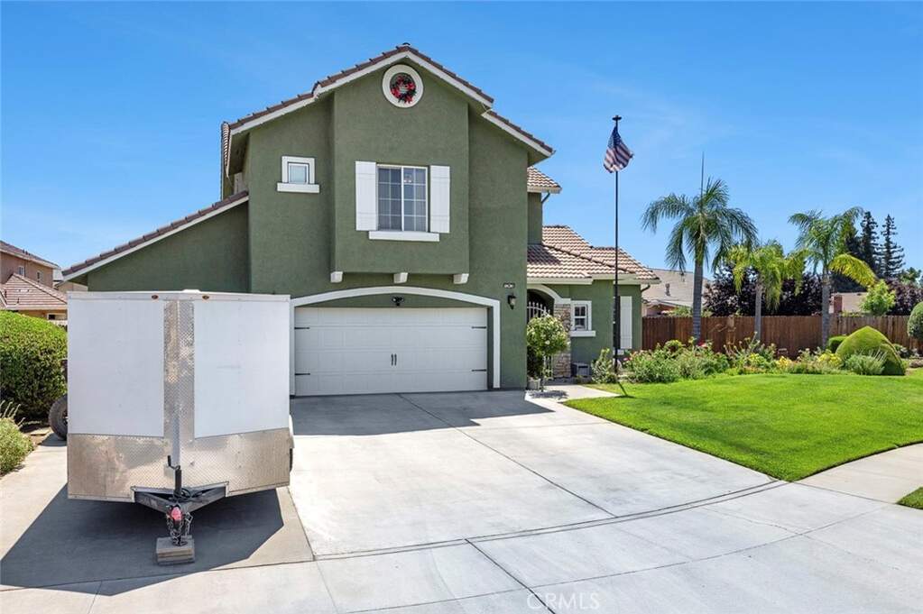 6 N Post Avenue, Sanger, CA 93657