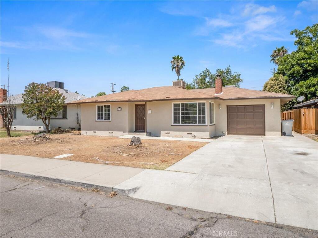 2135 Arden Drive W, Fresno, CA 93703