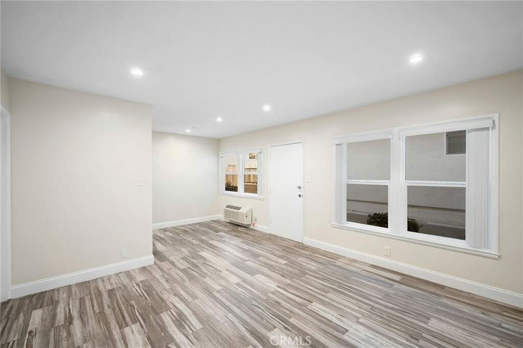 2930 Fairmount Avenue #B, La Crescenta, CA 91214