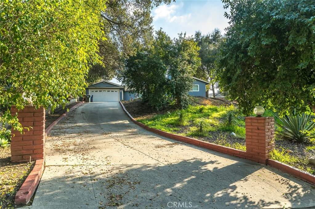 2150 Patagonia Drive, La Canada Flintridge, CA 91011
