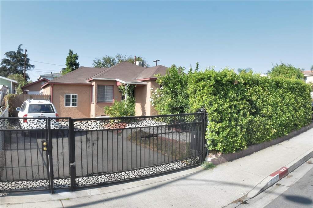 2227 N Buena Vista, Burbank, CA 91504
