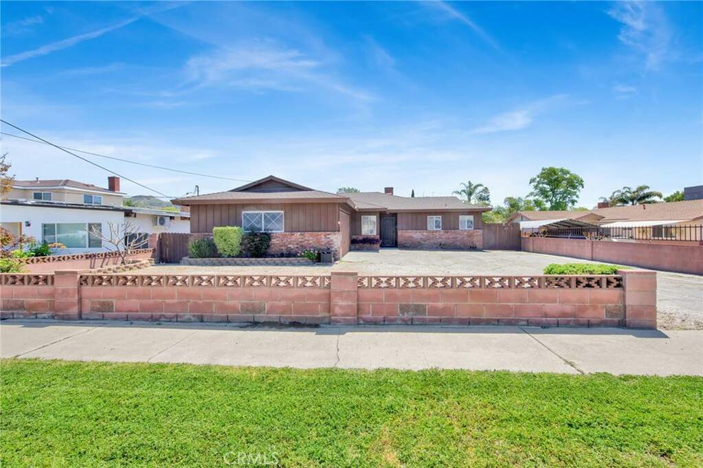 10906 Vinedale Street, Sun Valley, CA 91352