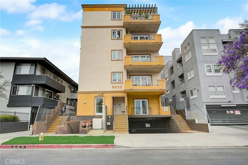5633 Carlton Way #204, Los Angeles, CA 90028