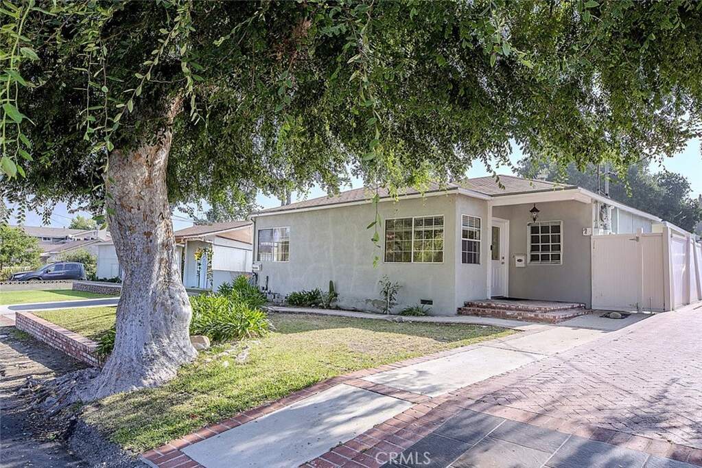 10318 Leolang Avenue