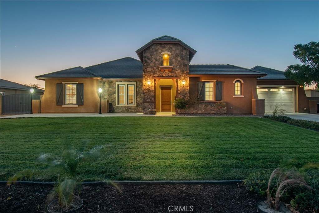 12948 Hyperion Lane, Apple Valley, CA 92308