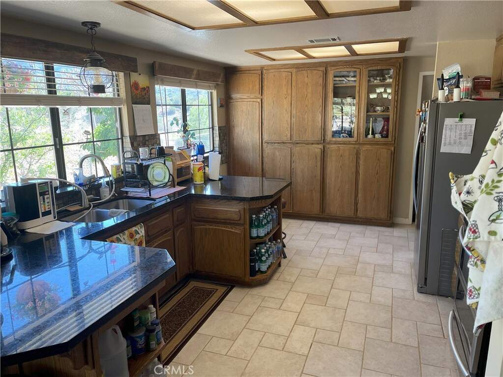 984 Pinon Road, Piñon Hills, CA 92372