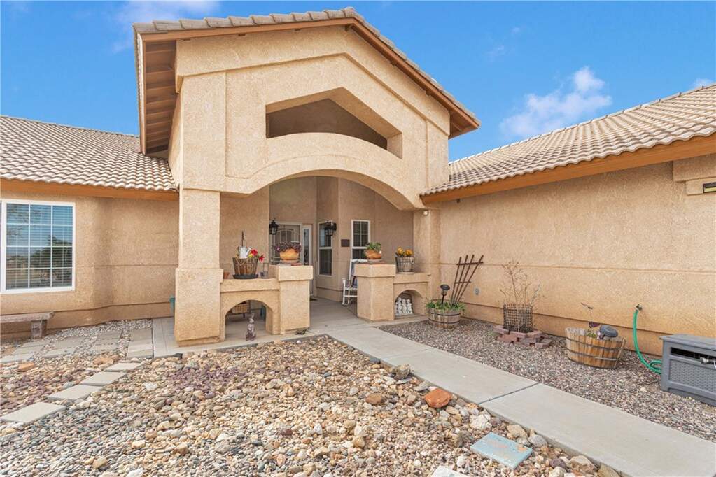 10776 Joshua Street, Oak Hills, CA 92344