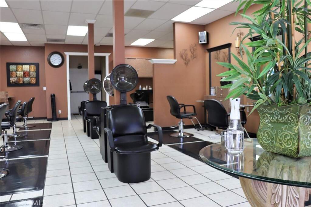 1433 E Route 66 #C, Glendora, CA 91740