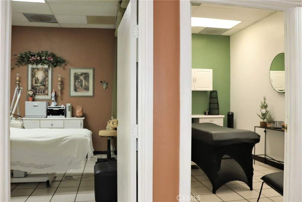 1433 E Route 66 #C, Glendora, CA 91740