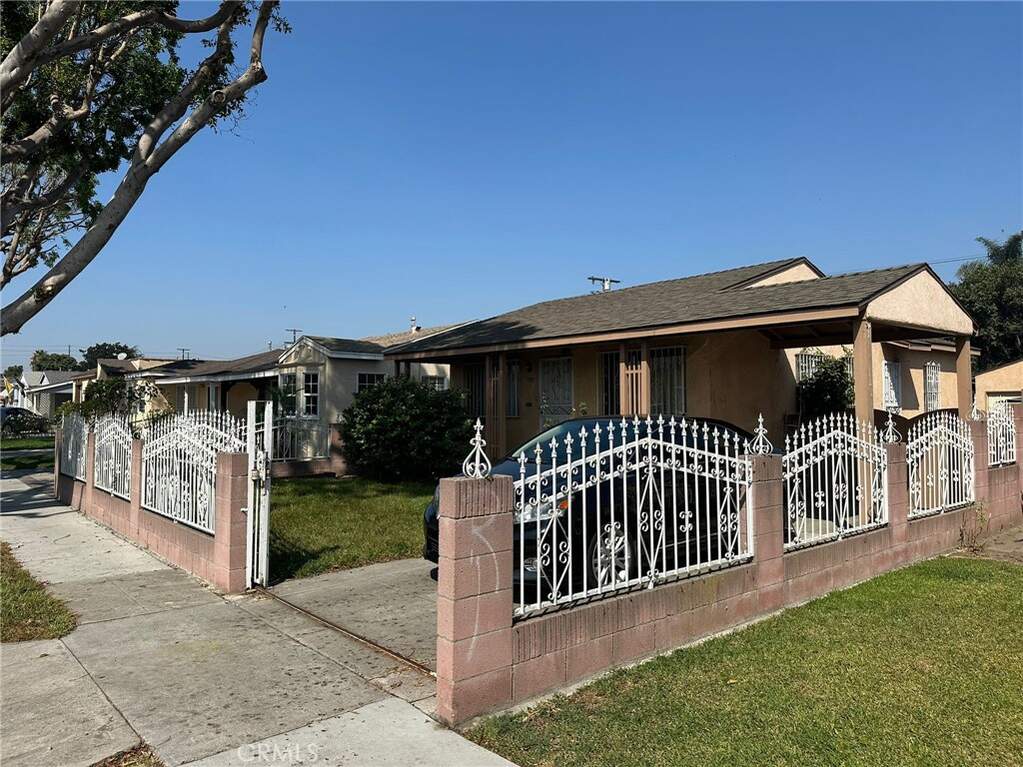 2549 Kansas Avenue, South Gate, CA 90280
