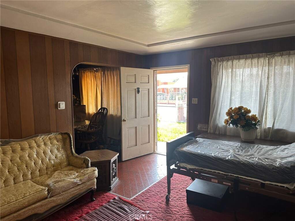 2549 Kansas Avenue, South Gate, CA 90280