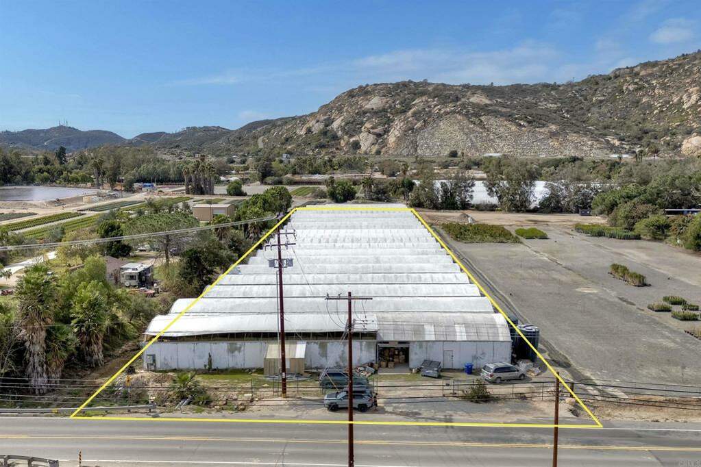 2526 Rainbow Valley Boulevard, Fallbrook, CA 92028