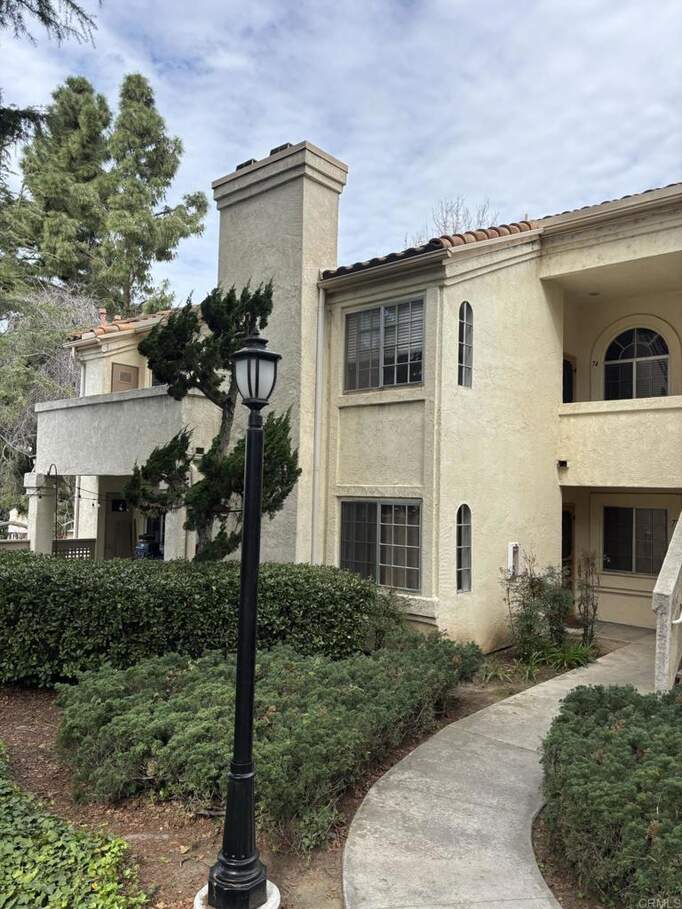750 Breeze Hill Rd #74, Vista, CA 92081