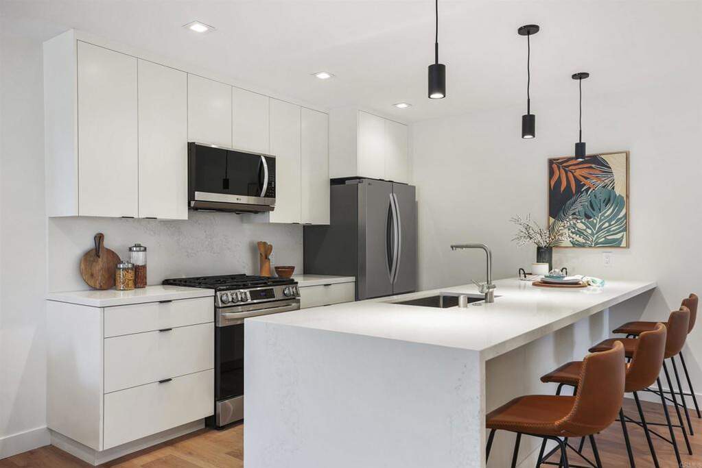 806 Seabright Lane, Solana Beach, CA 92075