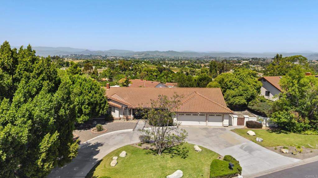 2221 Cortina Circle, Escondido, CA 92029