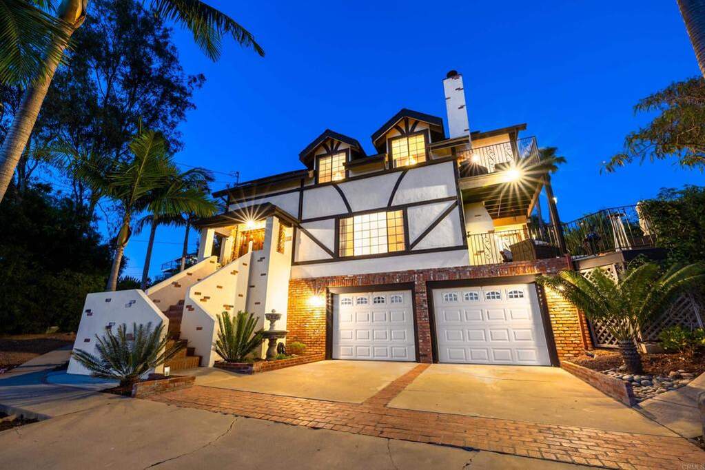 2746 Foothill Drive, Vista, CA 92084