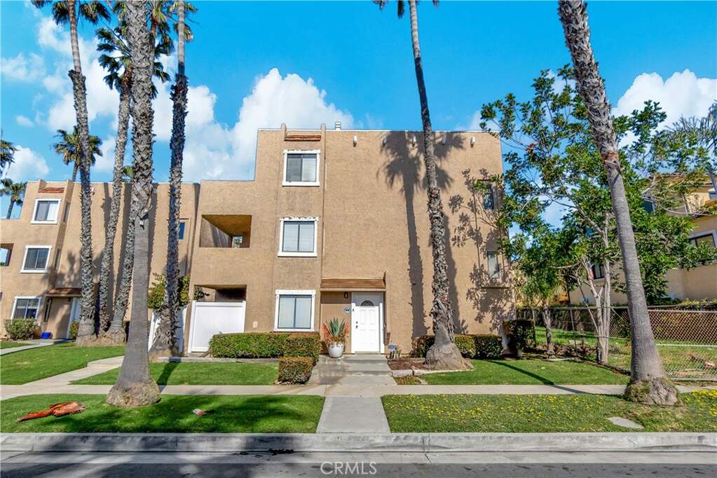 205 19th Street, Huntington Beach, CA 92648