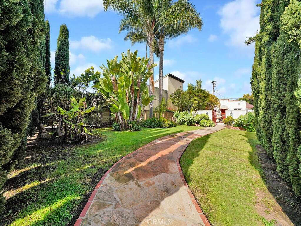 1527 Orange Avenue, Costa Mesa, CA 92627