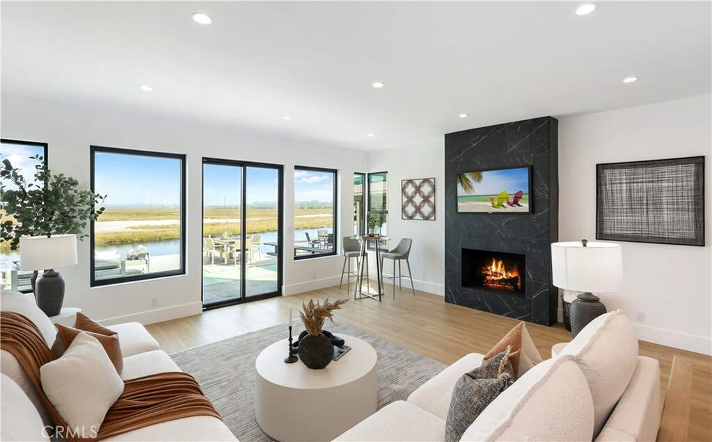 237 Canal Street, Newport Beach, CA 92663