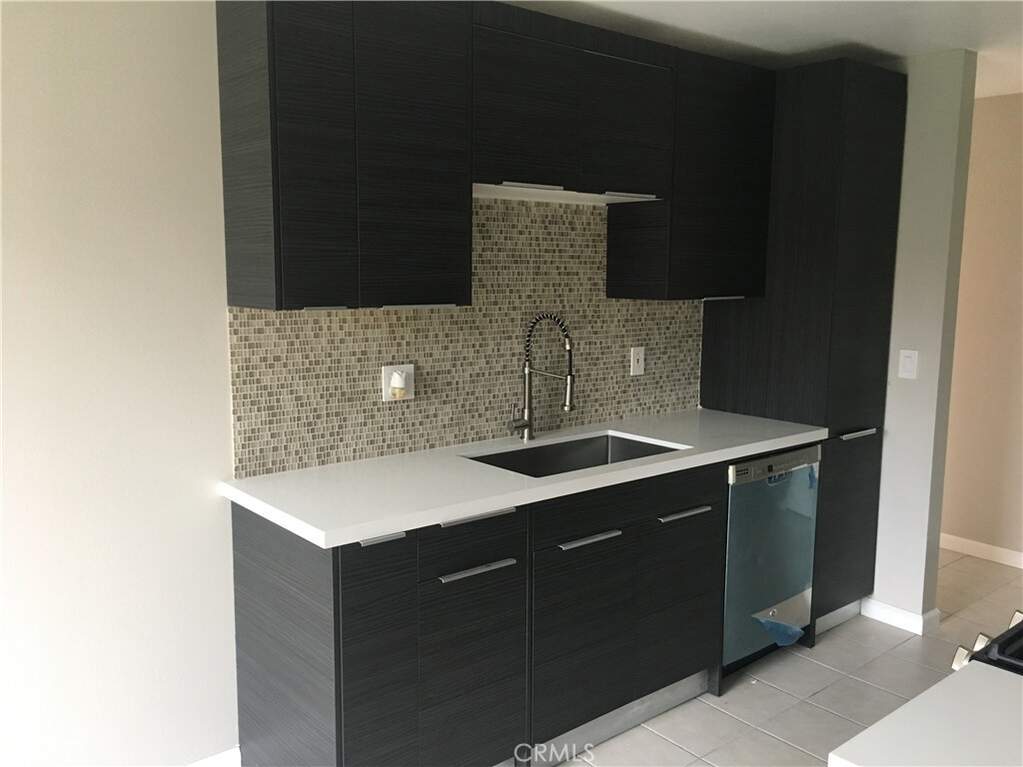 700 W La Veta Avenue #G8, Orange, CA 92868