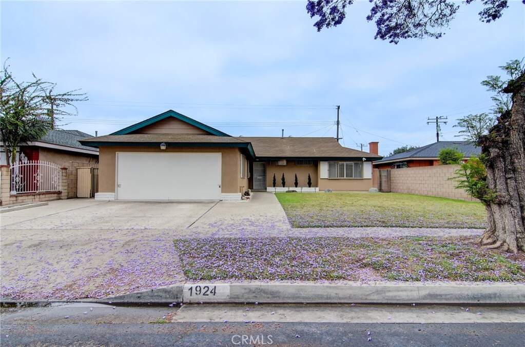1924 W Secrest Way, Santa Ana, CA 92704